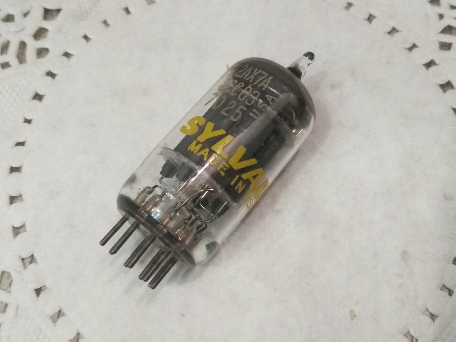 N.O.S. SYLVANIA 12AX7A ECC83 AUDIO VACUUM TUBE (1)