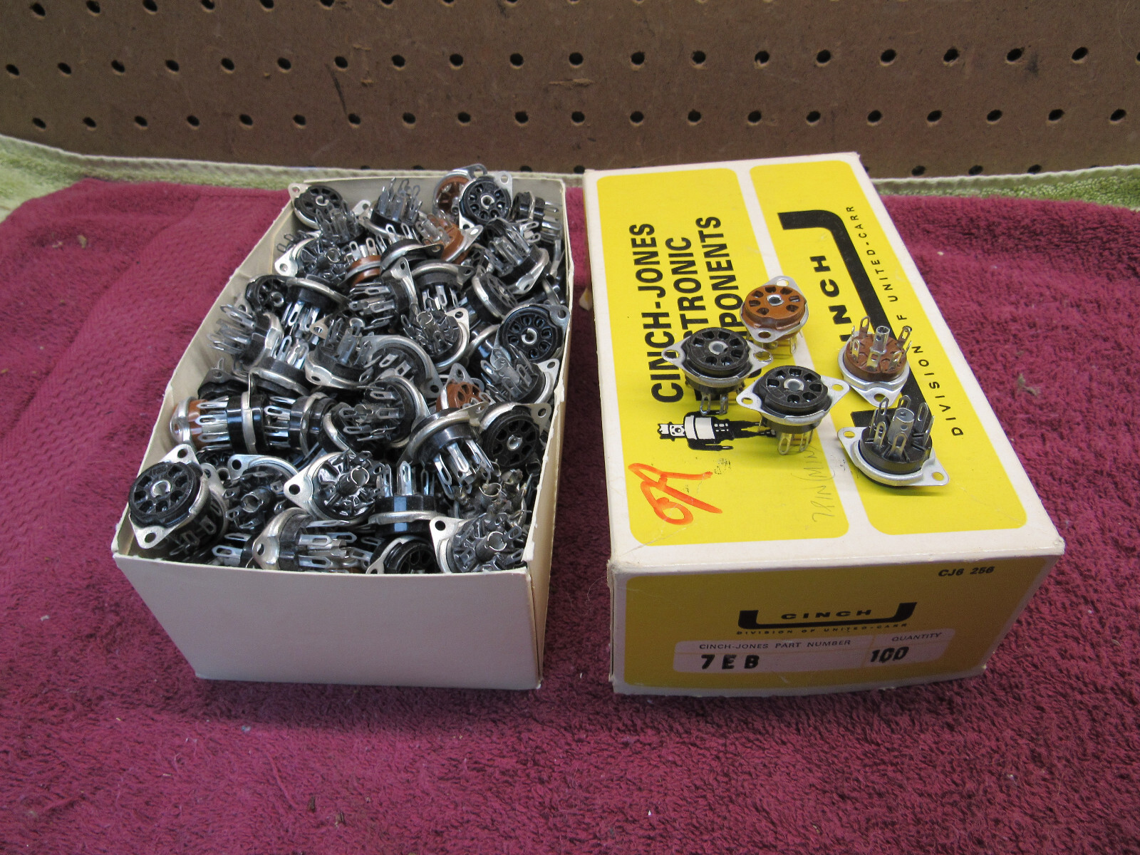 (4) NOS VINTAGE CINCH 7EB VACUUM TUBE SOCKET 7-PIN MINIATURE 6×4 0B2