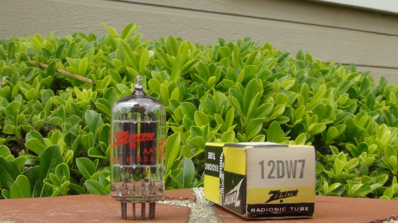 12DW7 7247 NOS/NIB Zenith Dual Triode Tube-1970-Tested-Free Shipping in the US