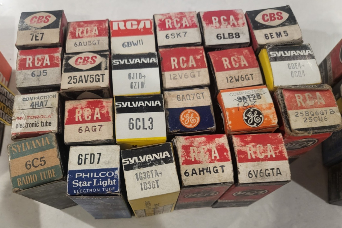 Lot of more than 20 Vacuum Tubes – RCA, Zenith, Philco, Amiral, CBS. Untested