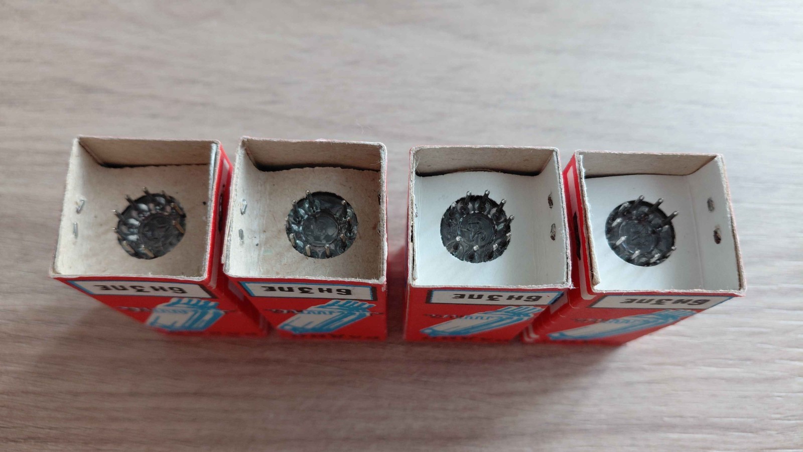 6N3P-E / 2С51 / 5670 / 6385 / ECC42 double triode tube. NOS. Lot 4pcs.
