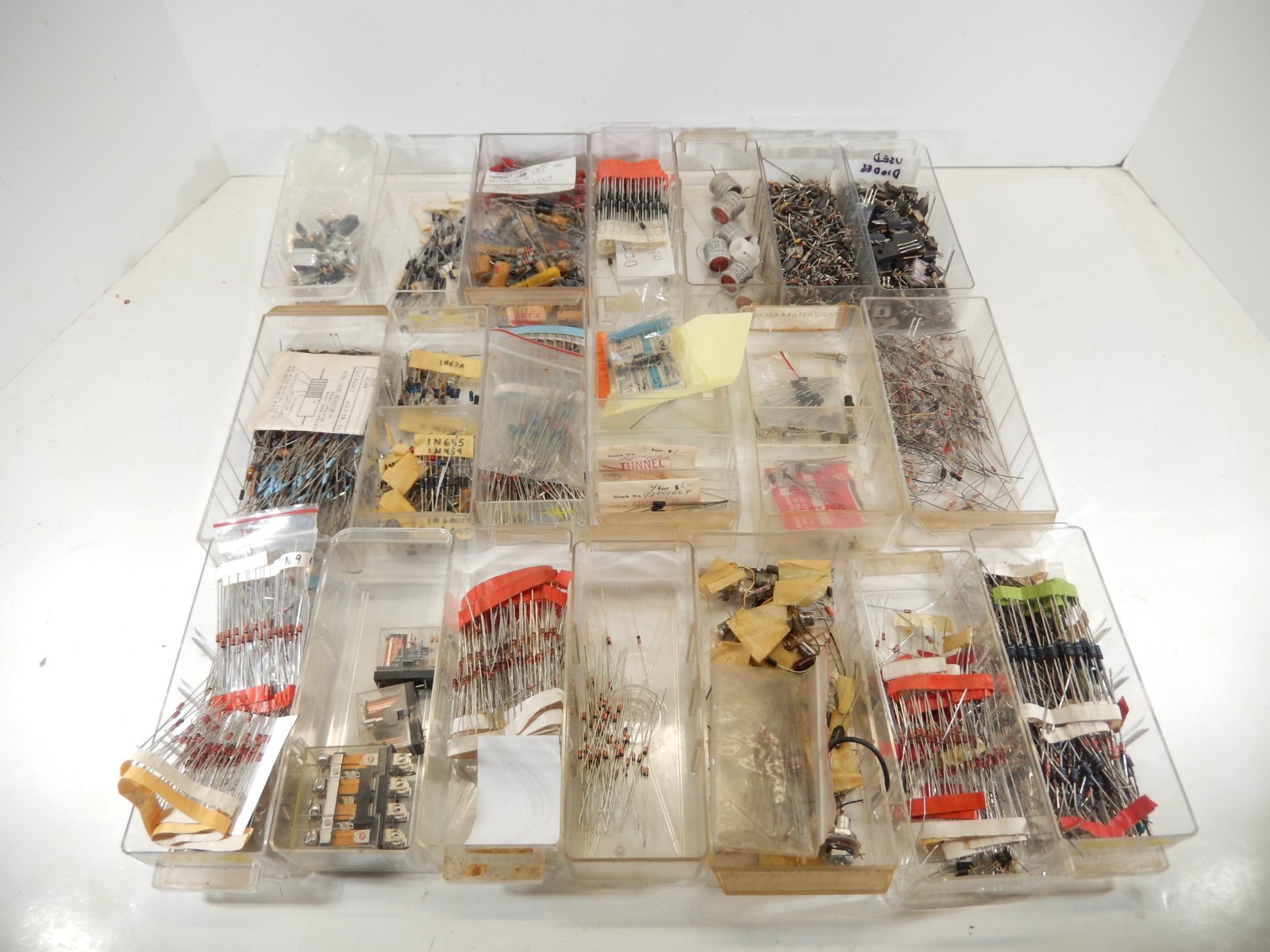 HUGE VINTAGE ELECTRONIC PARTS & VACUUM TUBE COLLECTION AS IS