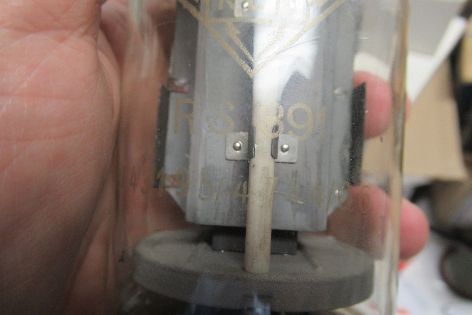 Telefunken Valve RS391, with socket