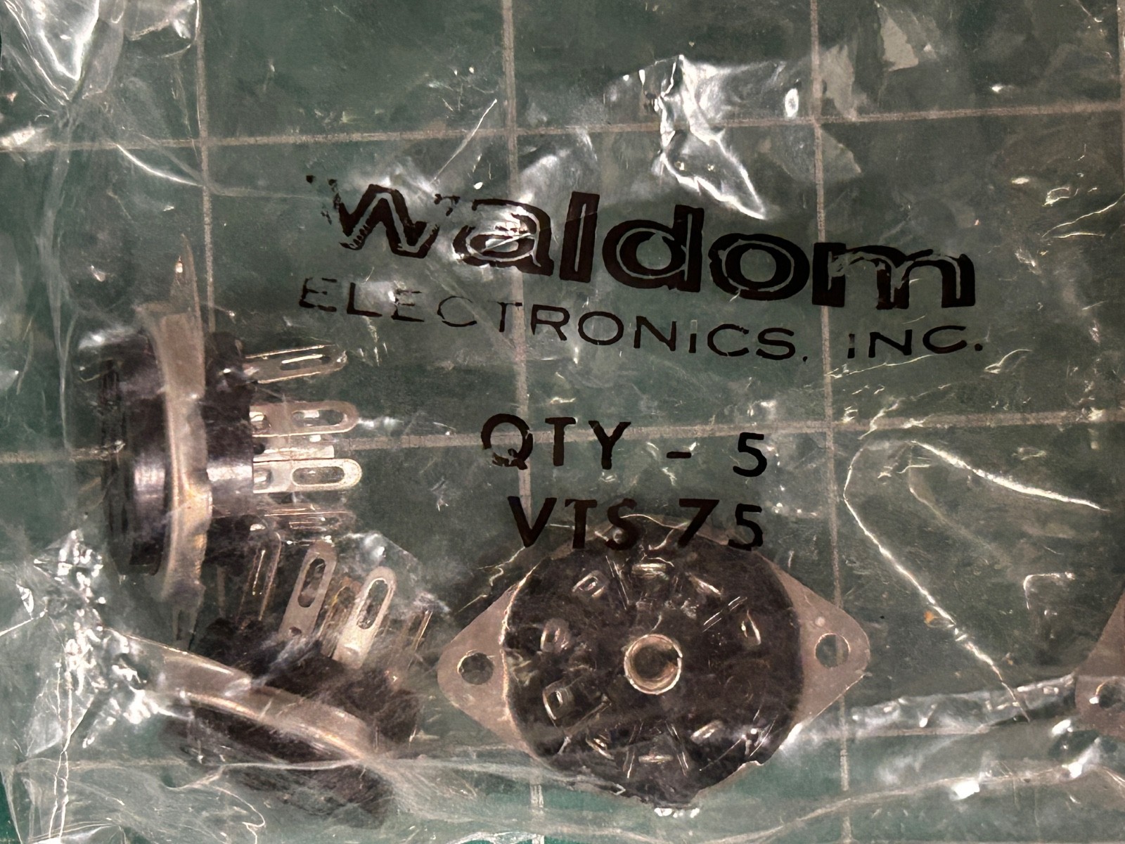 Lot of 25 pcs – 9-Pin Vacuum Tube Socket Black, Nos, in sealed bags, for 12AX7