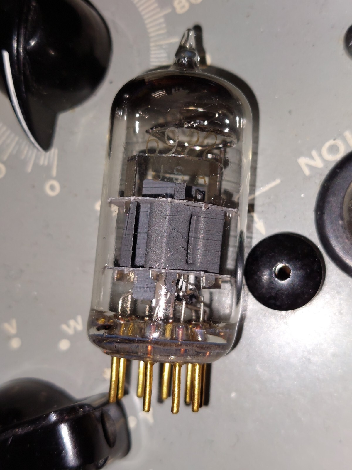 One(1) TV7D/U RE-TEST Good SYLVANIA 6922 E88CC Low-Noise Gold Pins Tube