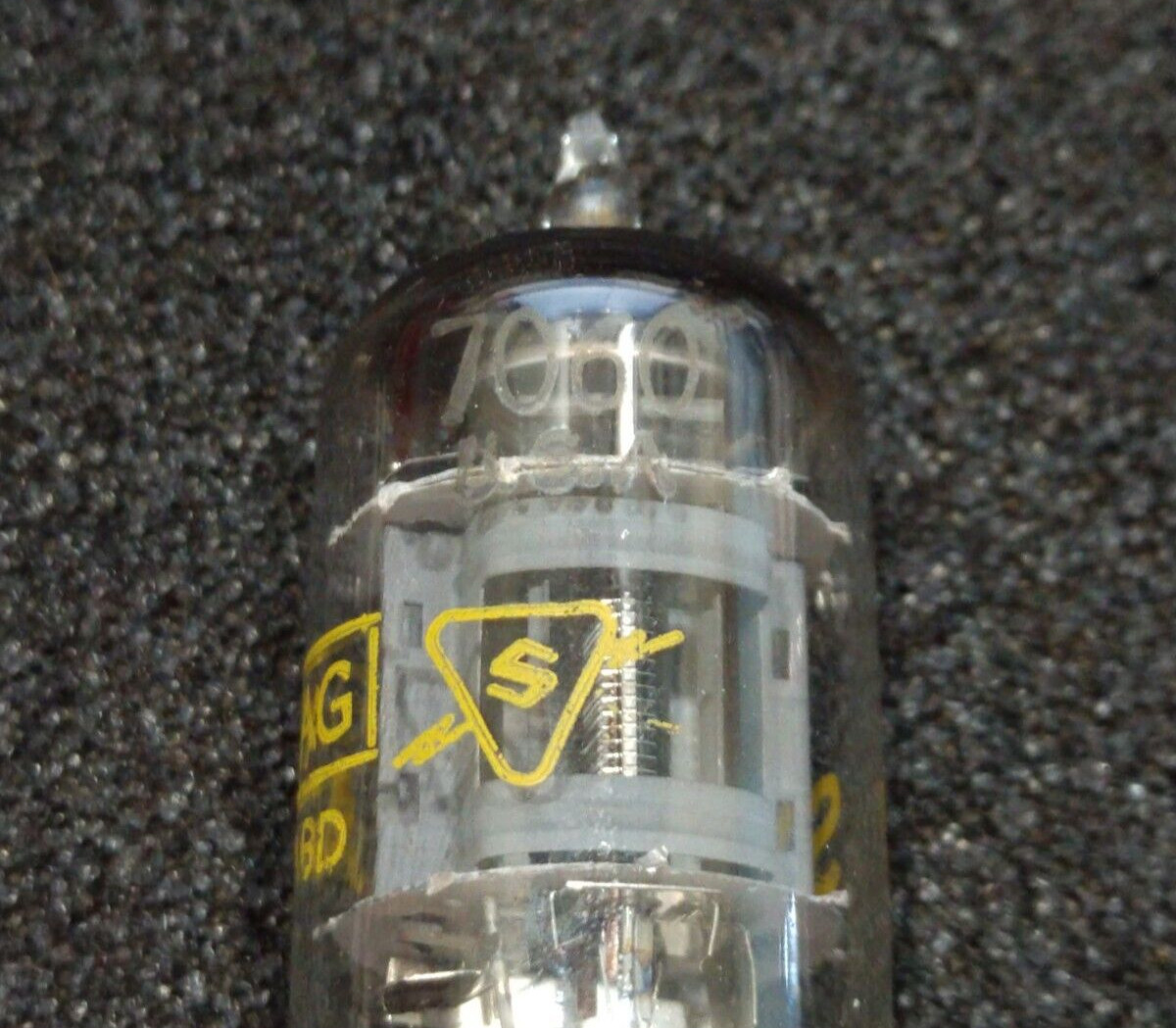 LOT OF 2 7060 ELECTRON TUBE SYLVANIA MOTOROLA