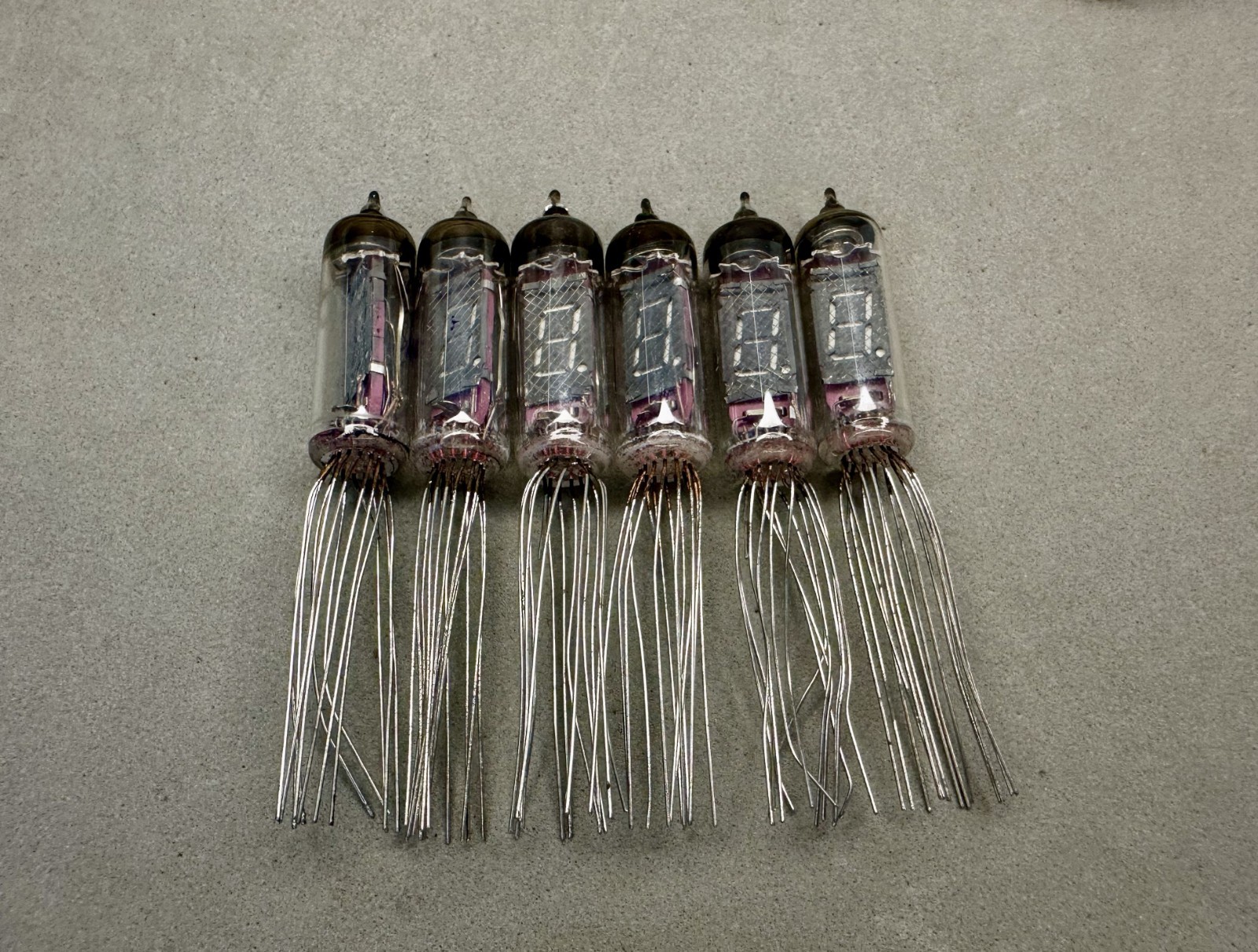 6 PCS IV-3 NEW NOS VACUUM TUBE VFD INDICATOR NIXIE SAME DATE 82’s