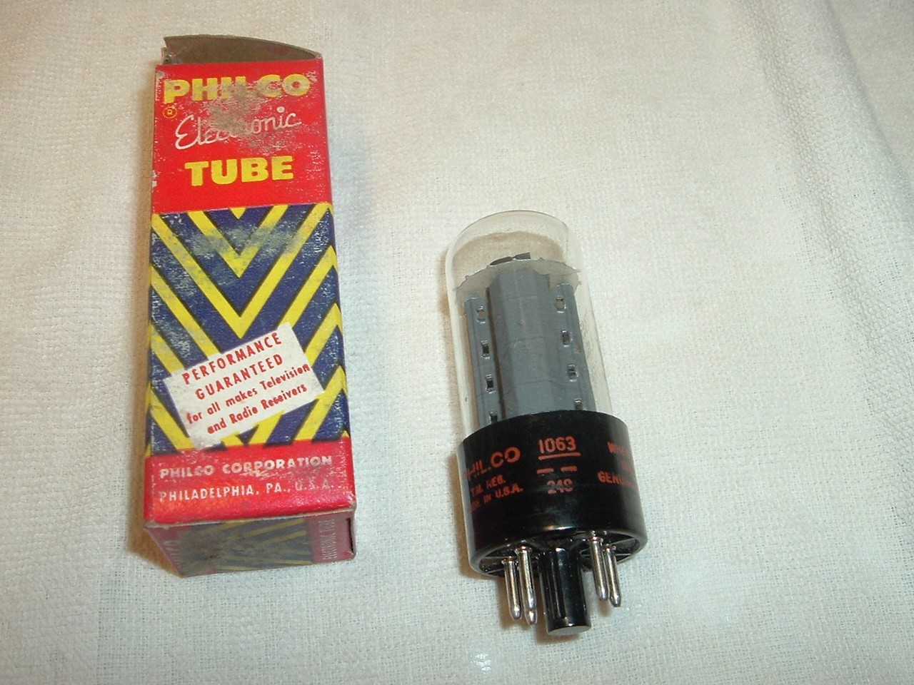 One PHILCO NOS 7355 Vacuum Tube