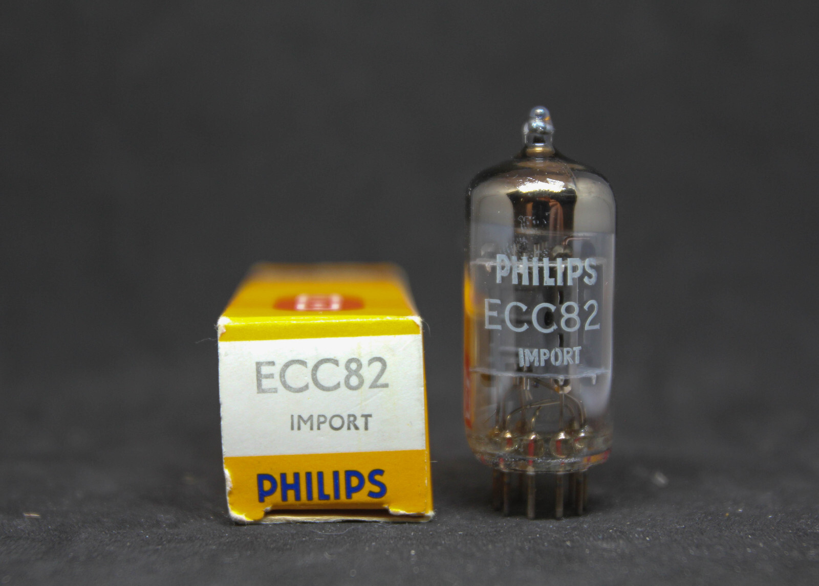 Philips / Mullard ECC82 – balanced tube NOS