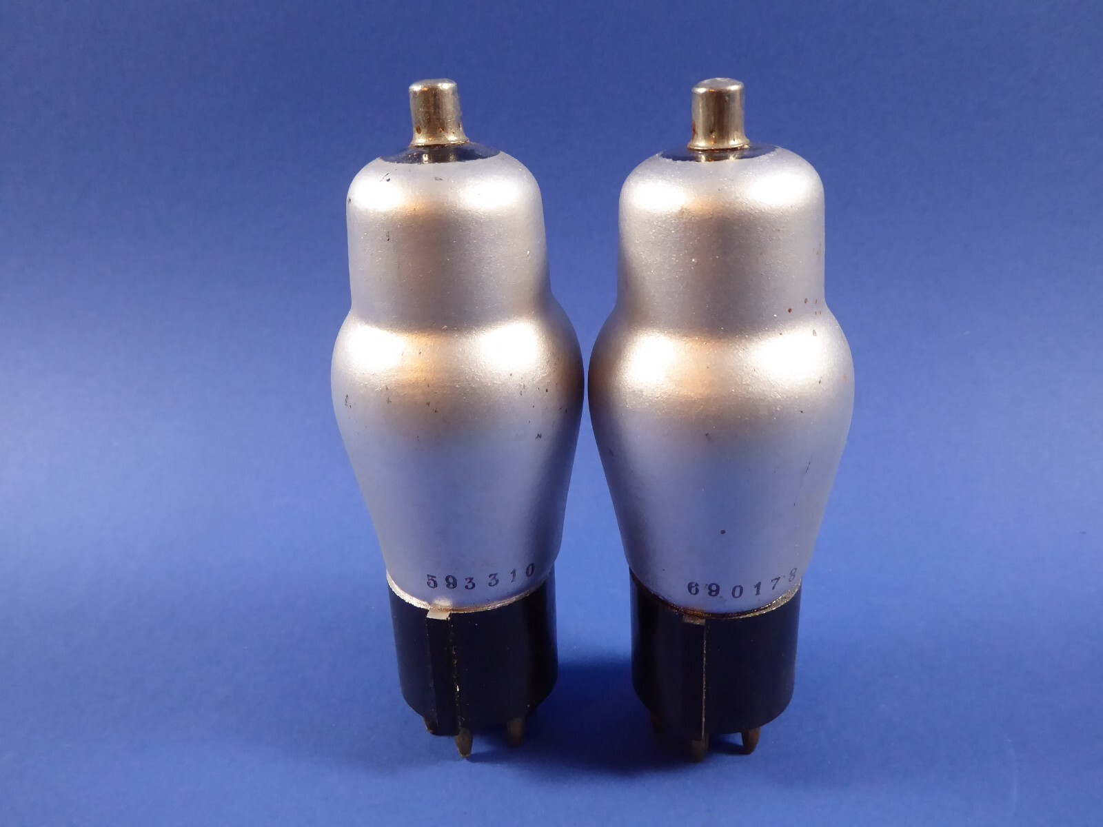 2 x TUBES ” AEG C3d ” TESTED
