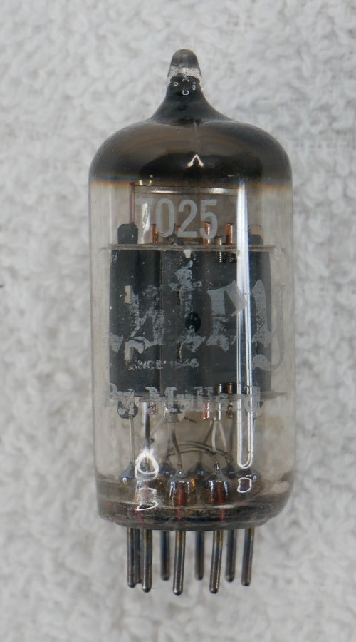 12AX7 ECC83 7025 MADE IN BRITIAN ESTEY BY MULLARD TESTS EXCELLENT *VINTAGE RARE*