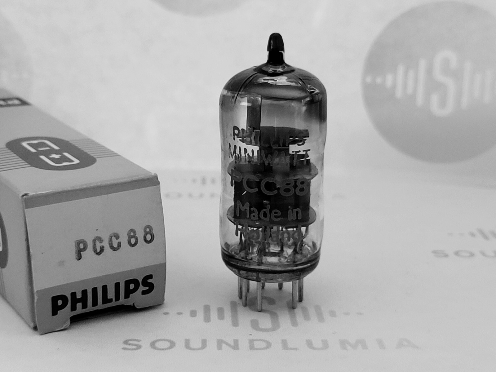 1x Philips Miniwatt PCC88 7DJ8 D-getter Pinched Waist Red Tip – Heerlen, NL ’57