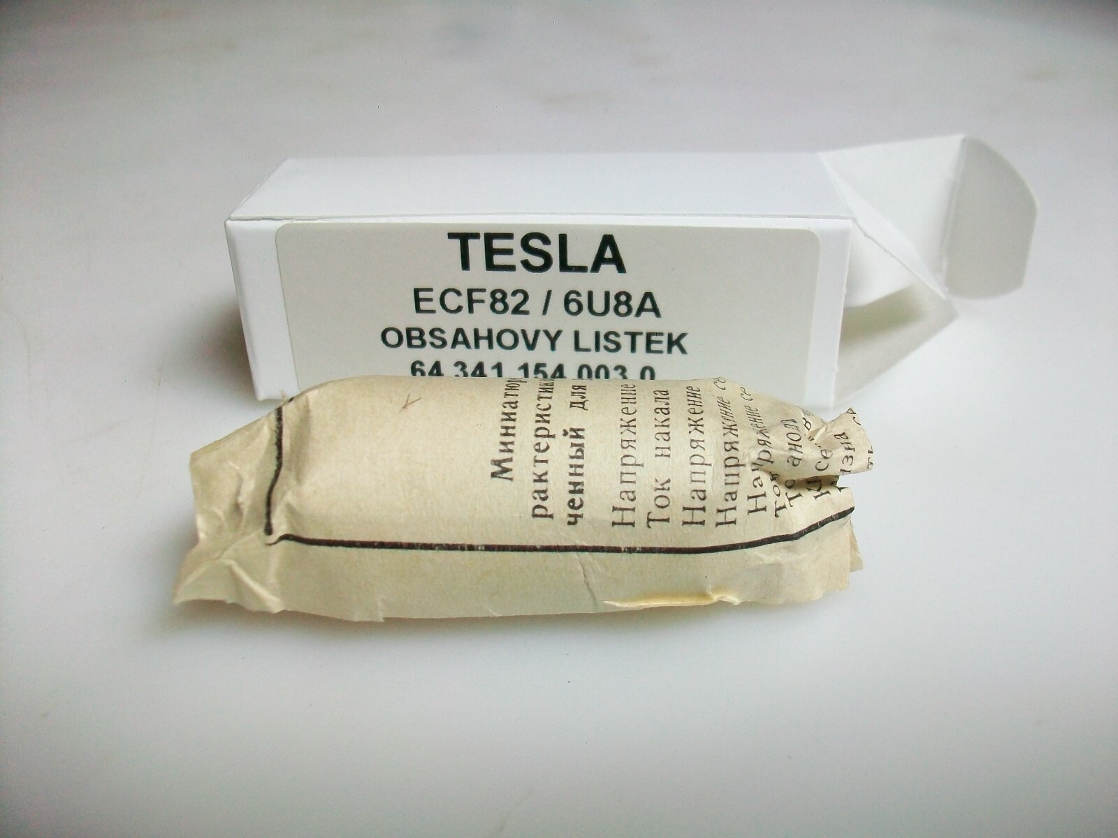 SLEEVE OF FIVE TESLA 6U8A / ECF82 TUBES