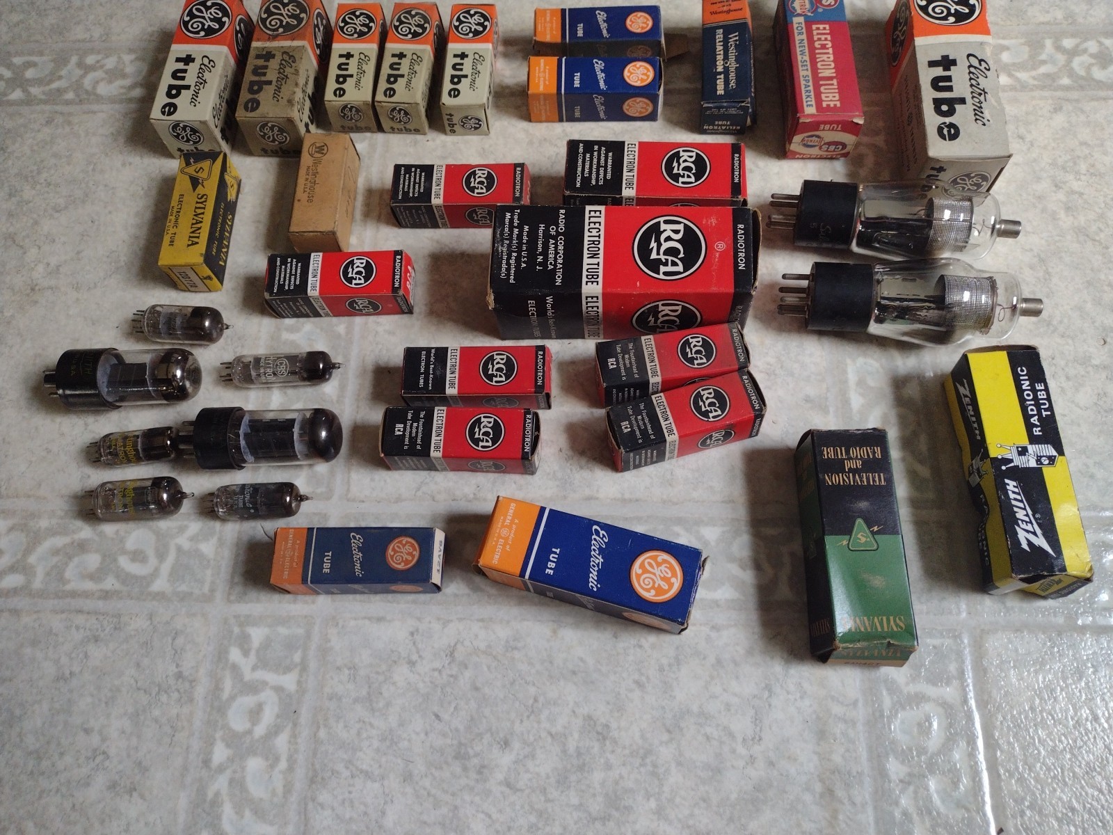 Vintage Lot Of Radio Tubes GE RCA ZENITH SYLVANIA WESTINGHOUSE
