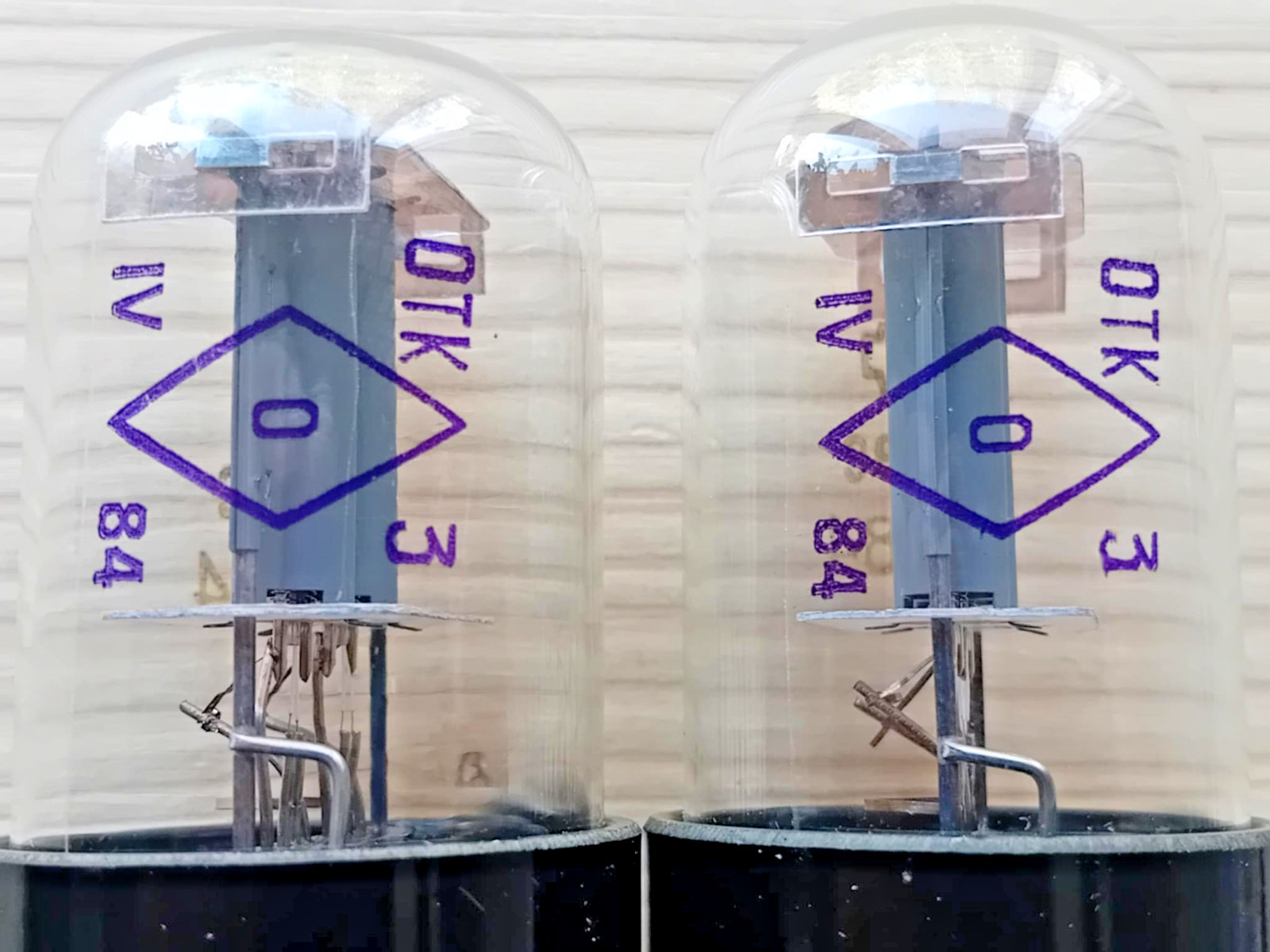 Pair of 6N9S ( 6SL7 ) Reflektor Tubes. Same Date. Military. NOS. 80′