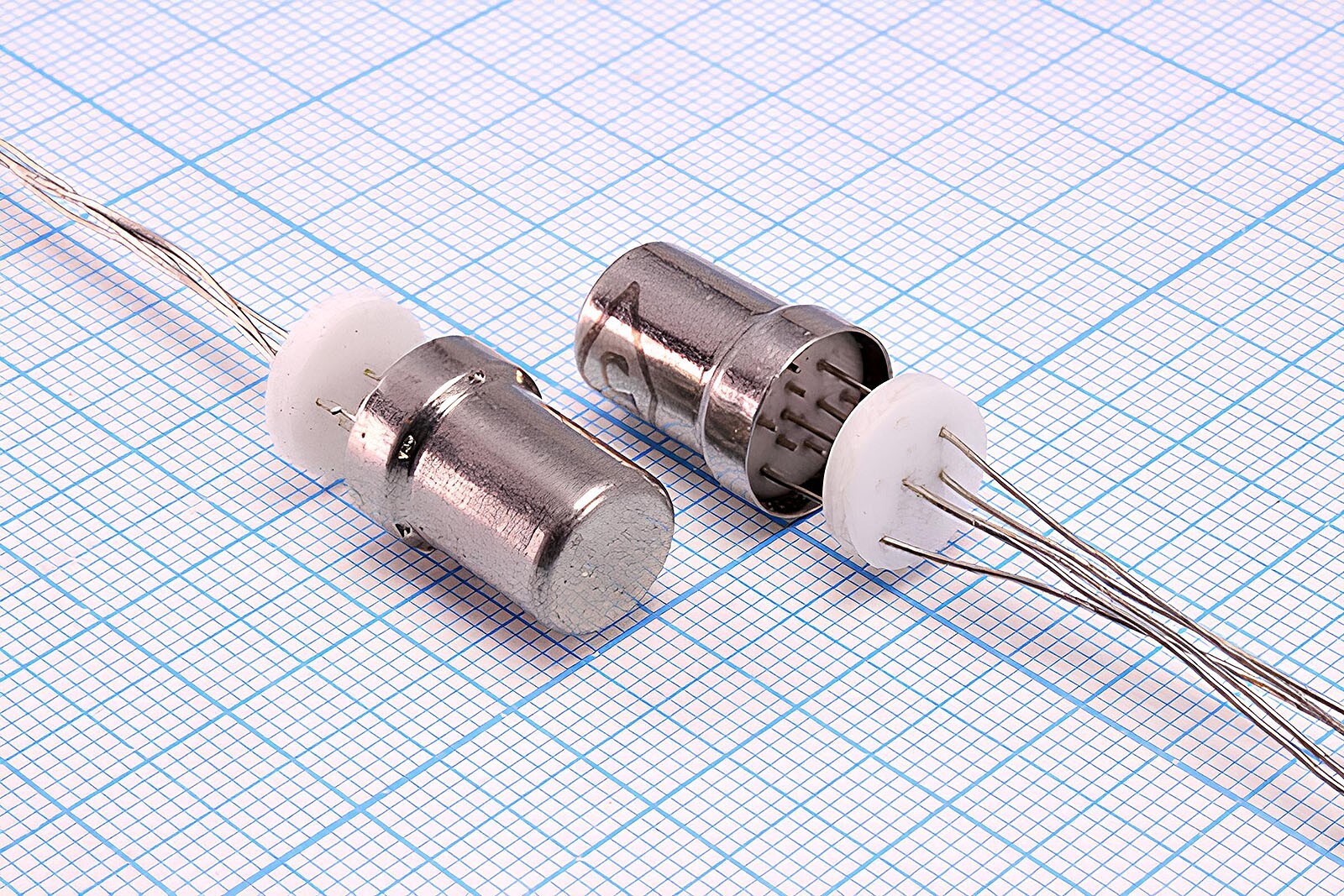 2pcs 6S51N-V 7586 Nuvistor Triode Tube Same Date Code 10-1977 Audio Amp USSR NOS