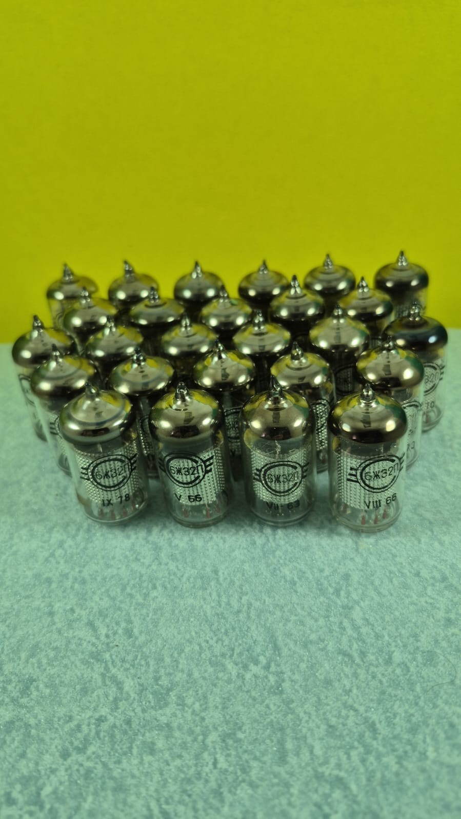 25 pcs 6J32P/EF86 /EF806/6BK8 Svetlana Tubes New