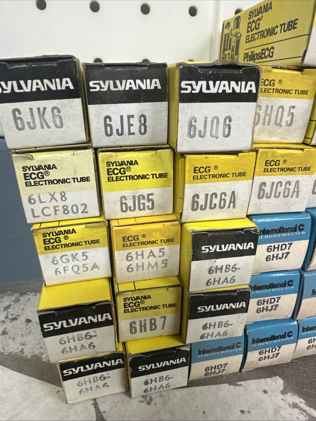 Lot of 47 Vintage Vacuum Tubes – Sylvania ECG International C Mullard NOS