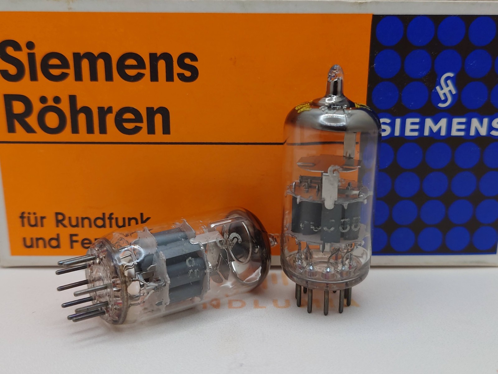 Siemens PCC88 7DJ8 Gray Shields O-Getter Matched Pair – Munich 1962 – NOS+