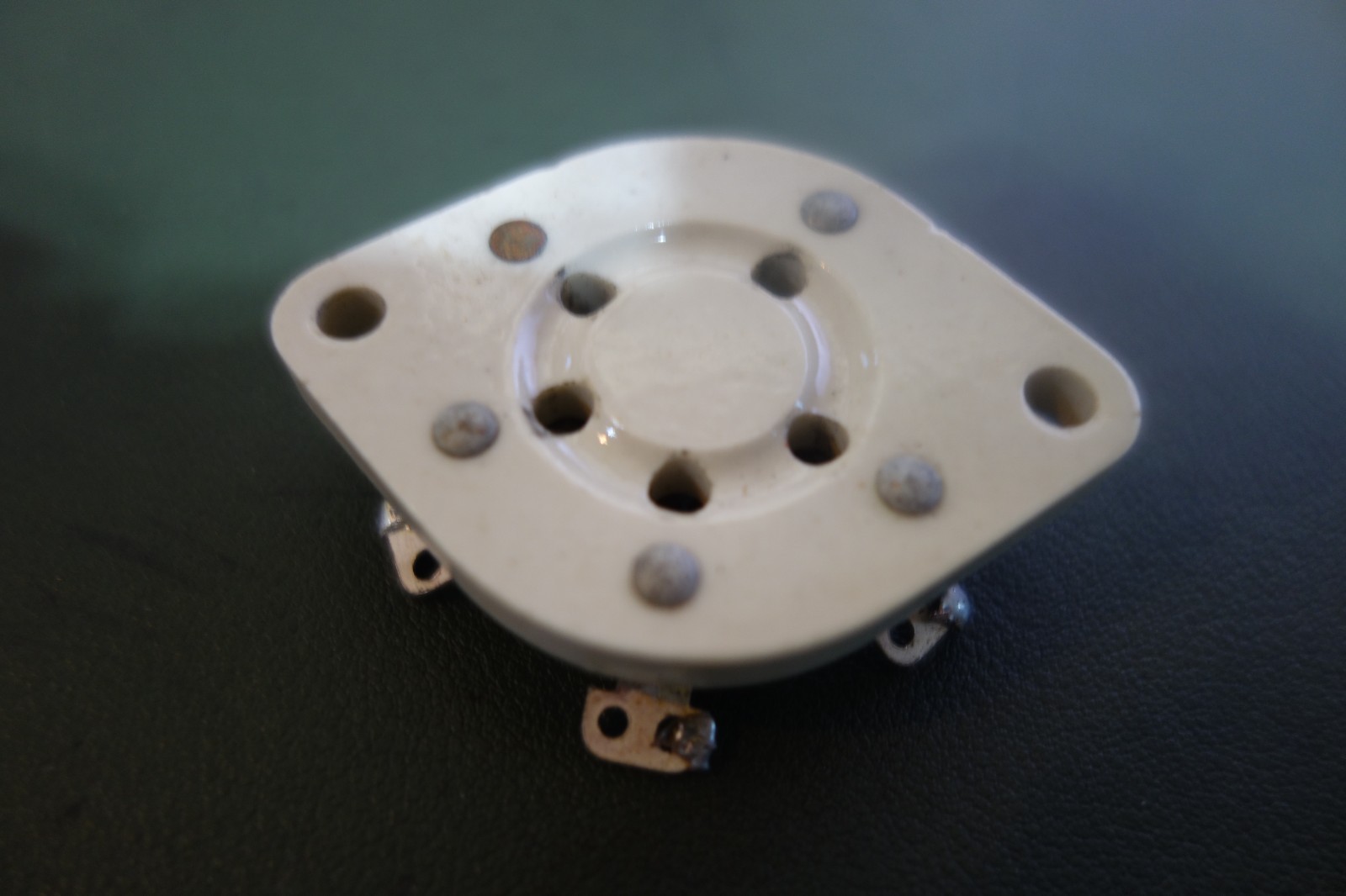 1 Ea USA VINTAGE 5 PIN CERAMIC VACUUM TUBE SOCKET CNA 49328 USED