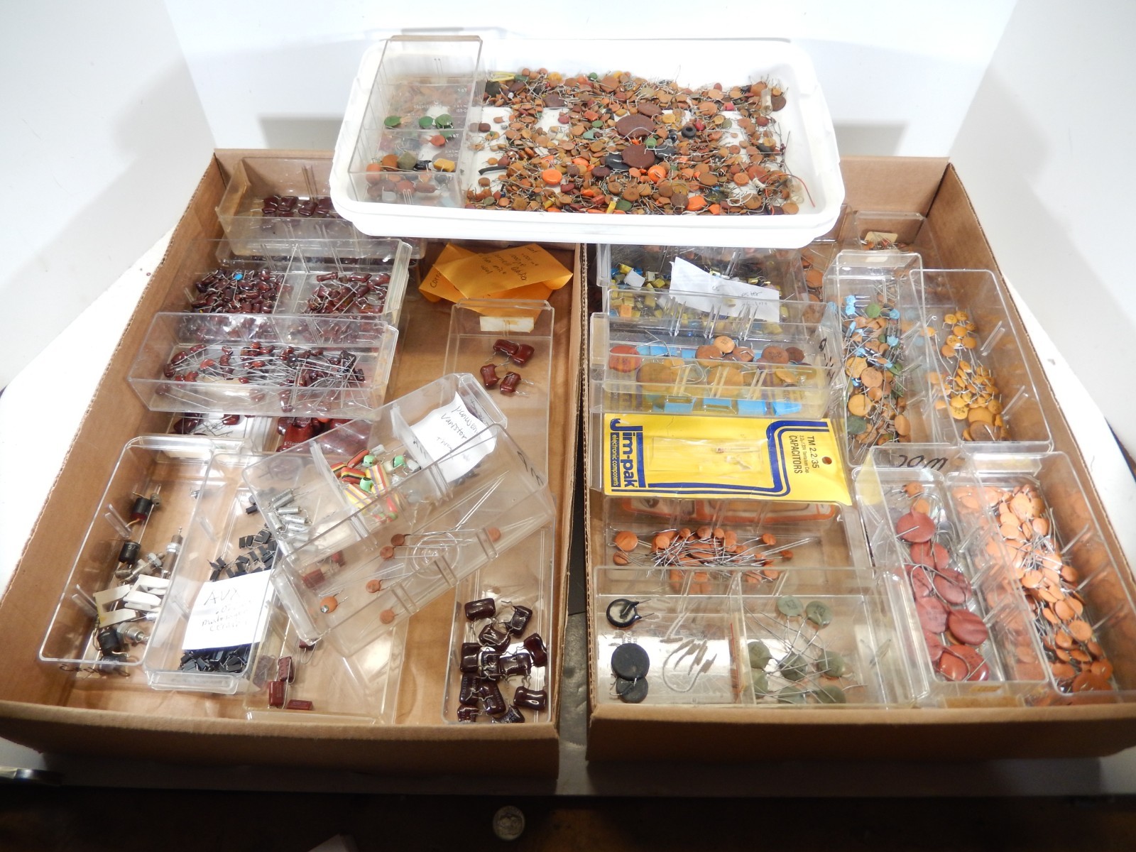 HUGE VINTAGE ELECTRONIC PARTS & VACUUM TUBE COLLECTION AS IS