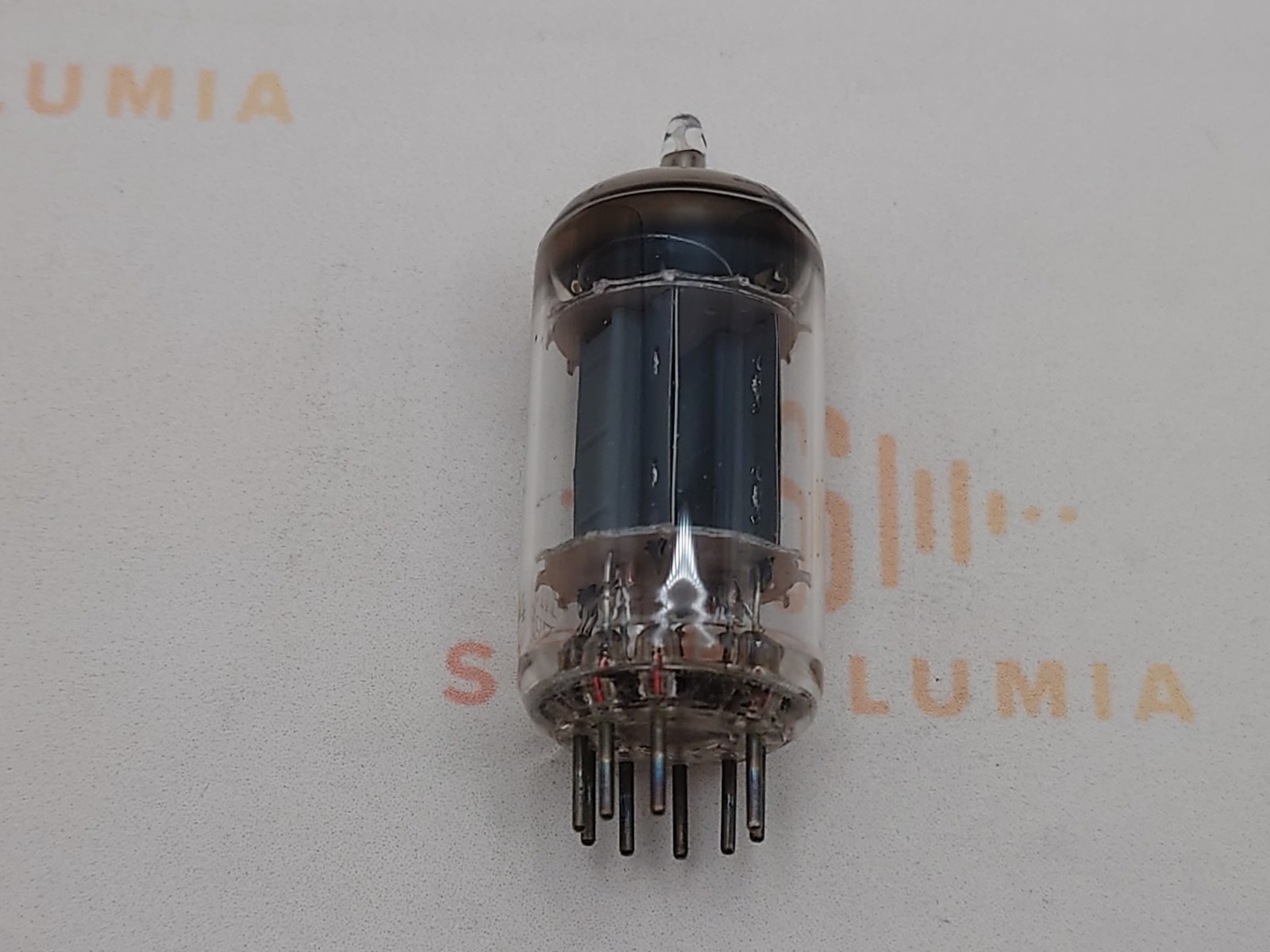 1x La Radiotechnique ECC83 Long Plates O-getter – Suresnes 1968 – Near NOS