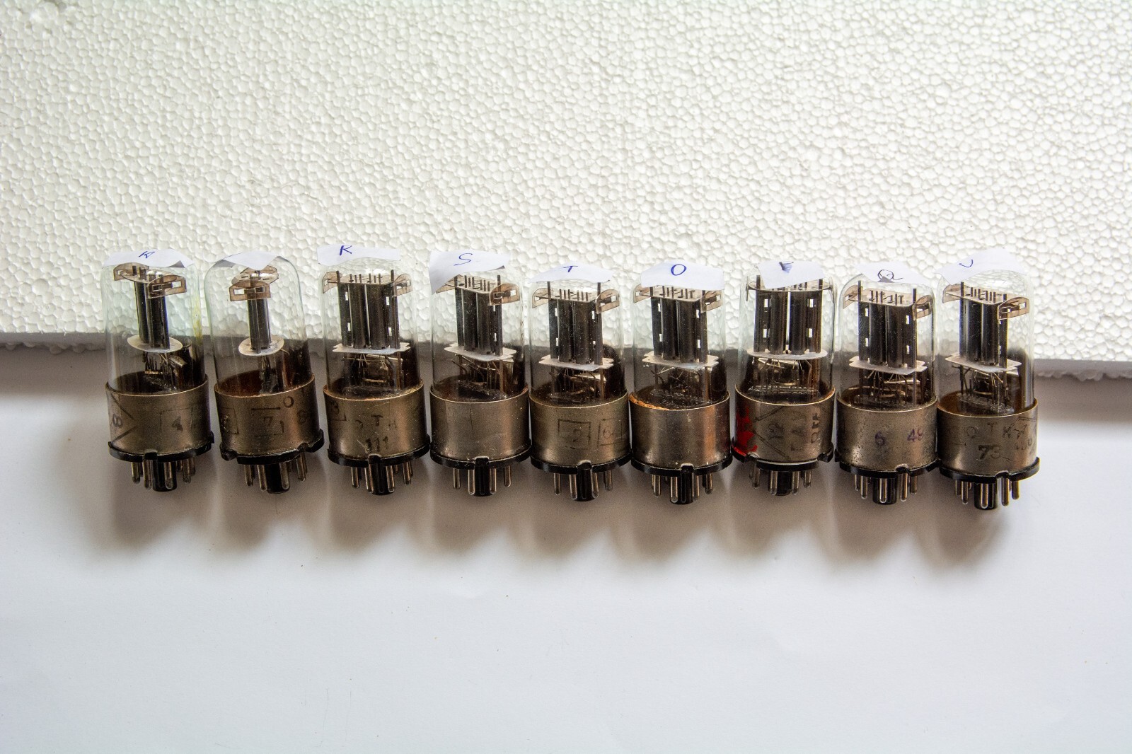 USED. 6N9S (6H9C) / 6SL7 / 1579 MELZ TUBES. METAL BASE.