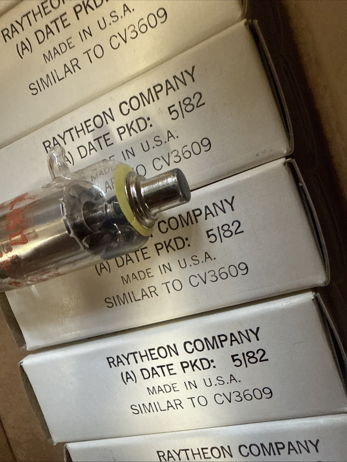 Sleeve of 5 – Date Matched Raytheon Vacuum Tube CK5517 USA 5517 May 1982