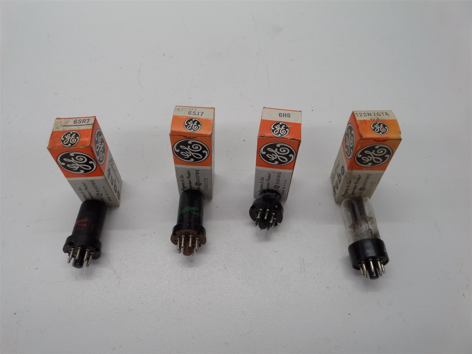 Mixed Lot Of 85 General Electric 12AU6 5Y3GT 6X5GT Electron Tubes