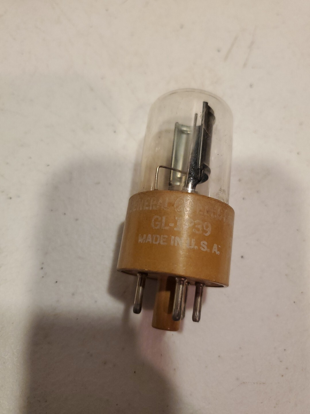 ( 1 ) GE – GL-IP39 – Photocell BROWN BASE Vacuum Tube