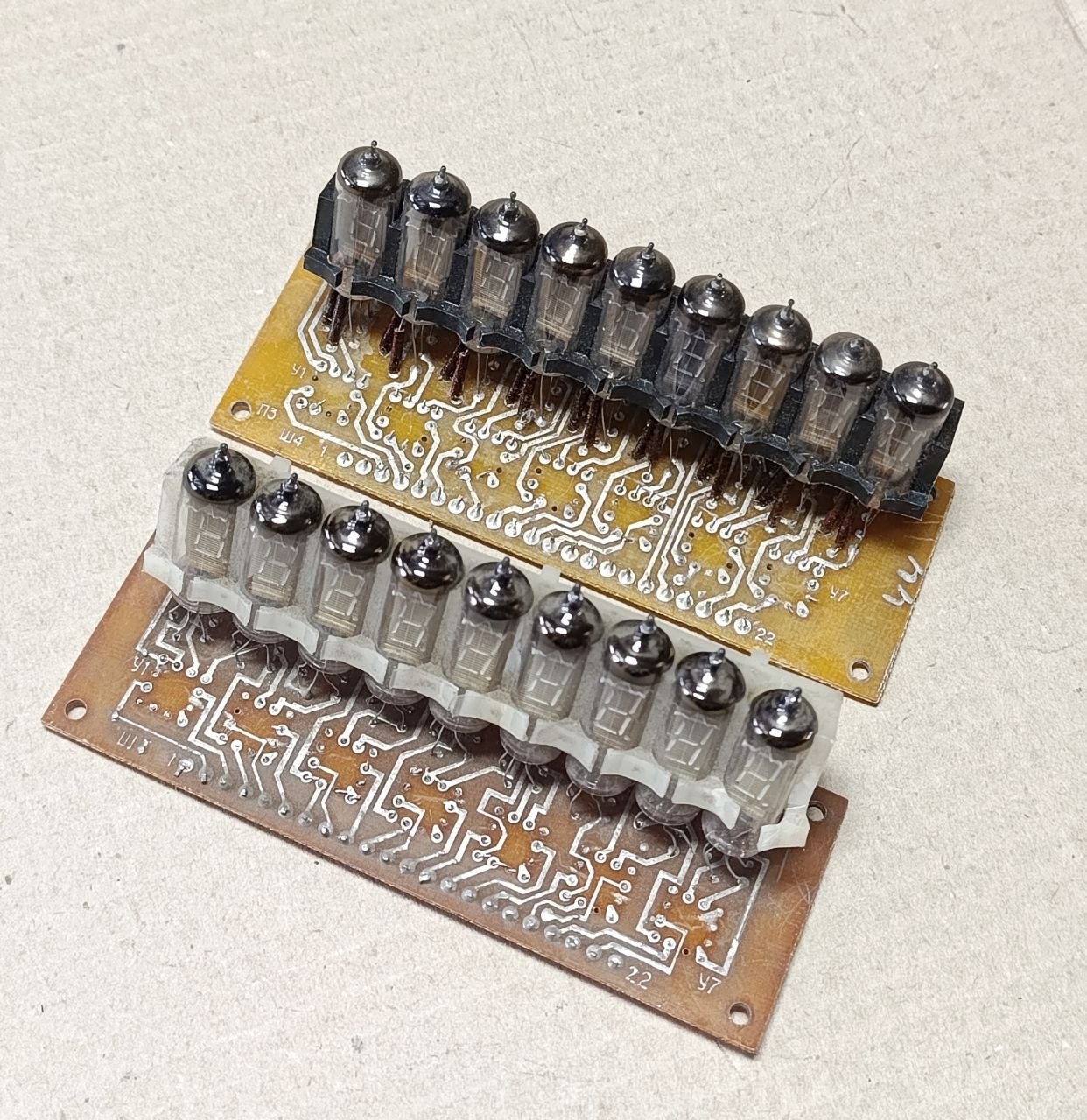 9 pcs IV-6 VFD Tube DIGIT DISPLAY NIXIE CLOCK luminescent indicator on the board