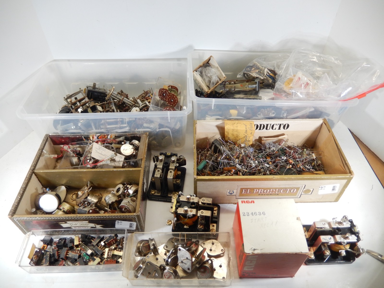 HUGE VINTAGE ELECTRONIC PARTS & VACUUM TUBE COLLECTION AS IS