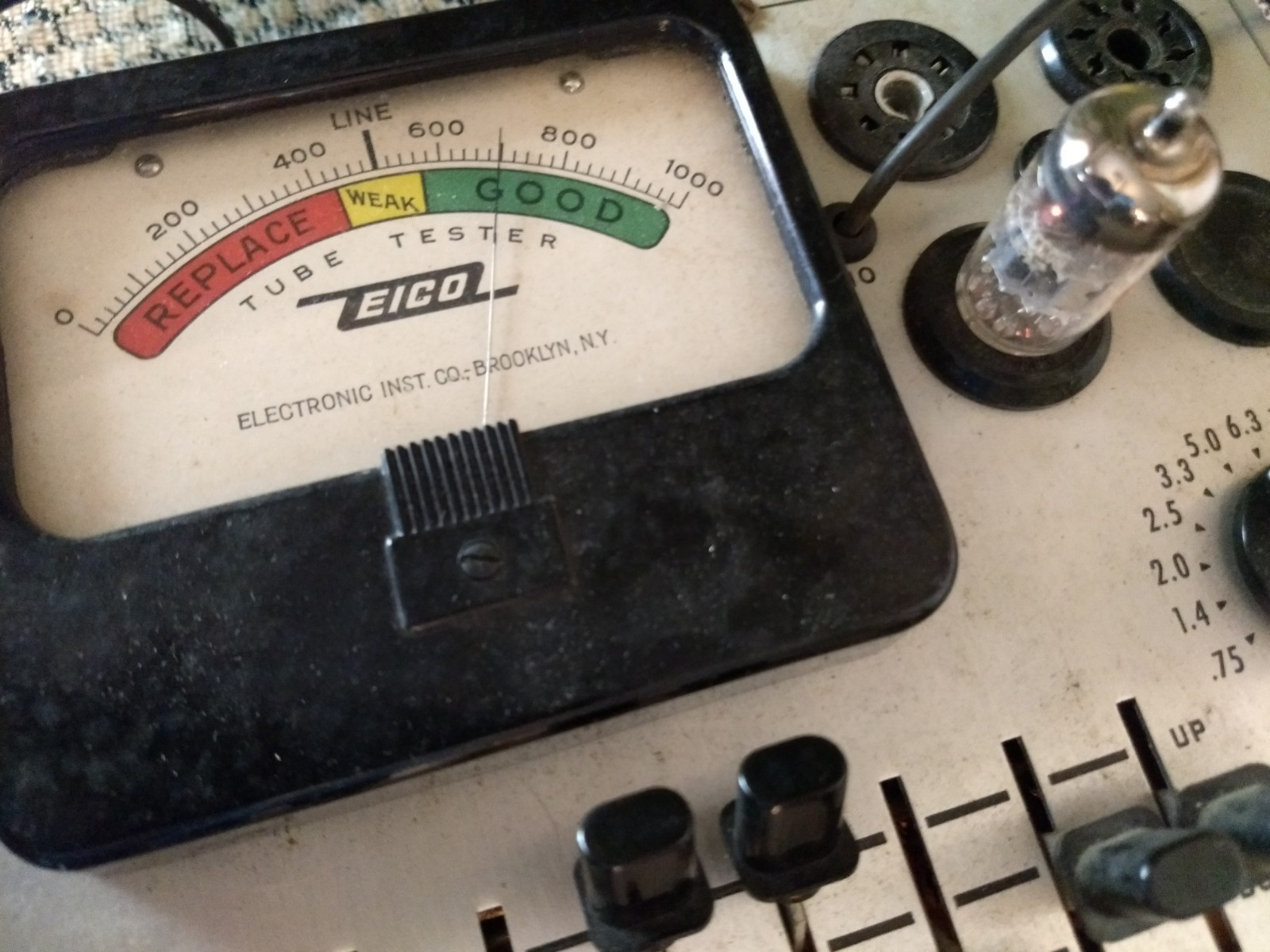 2 Strong RCA GE & UNITED Gray Plate A-Frame Dimpled Disc Getter 6DJ8 ECC88 Tubes