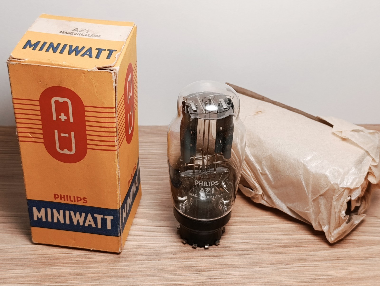 MINIWATT AZ1 FULL-WAVE VACUUM RECTIFIER TUBE NOS = 140NG TAZ1 WE54 RAZ1 VG