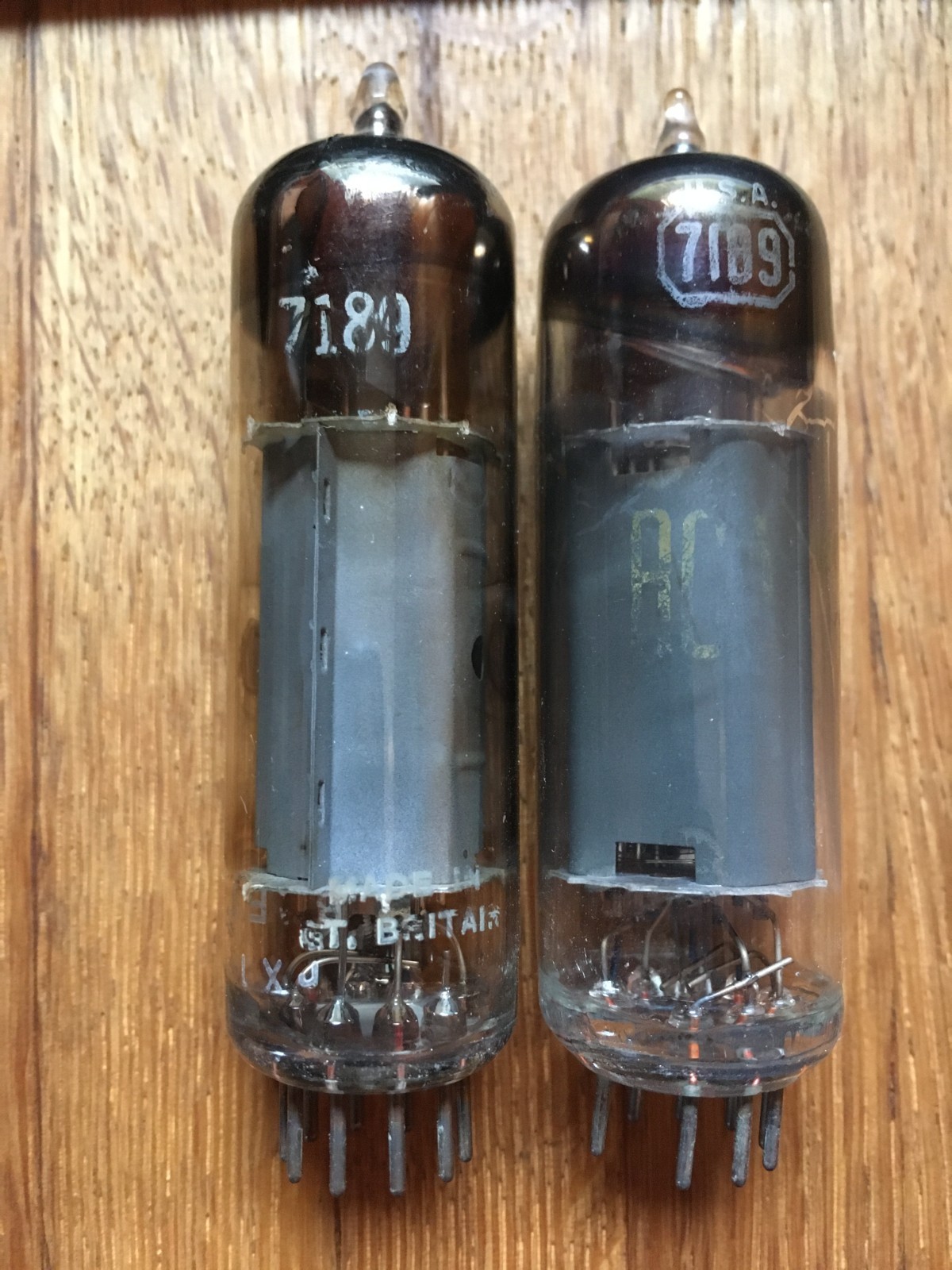 PAIR OF MULLARD & RCA 7189 VACUUM TUBES, TESTED