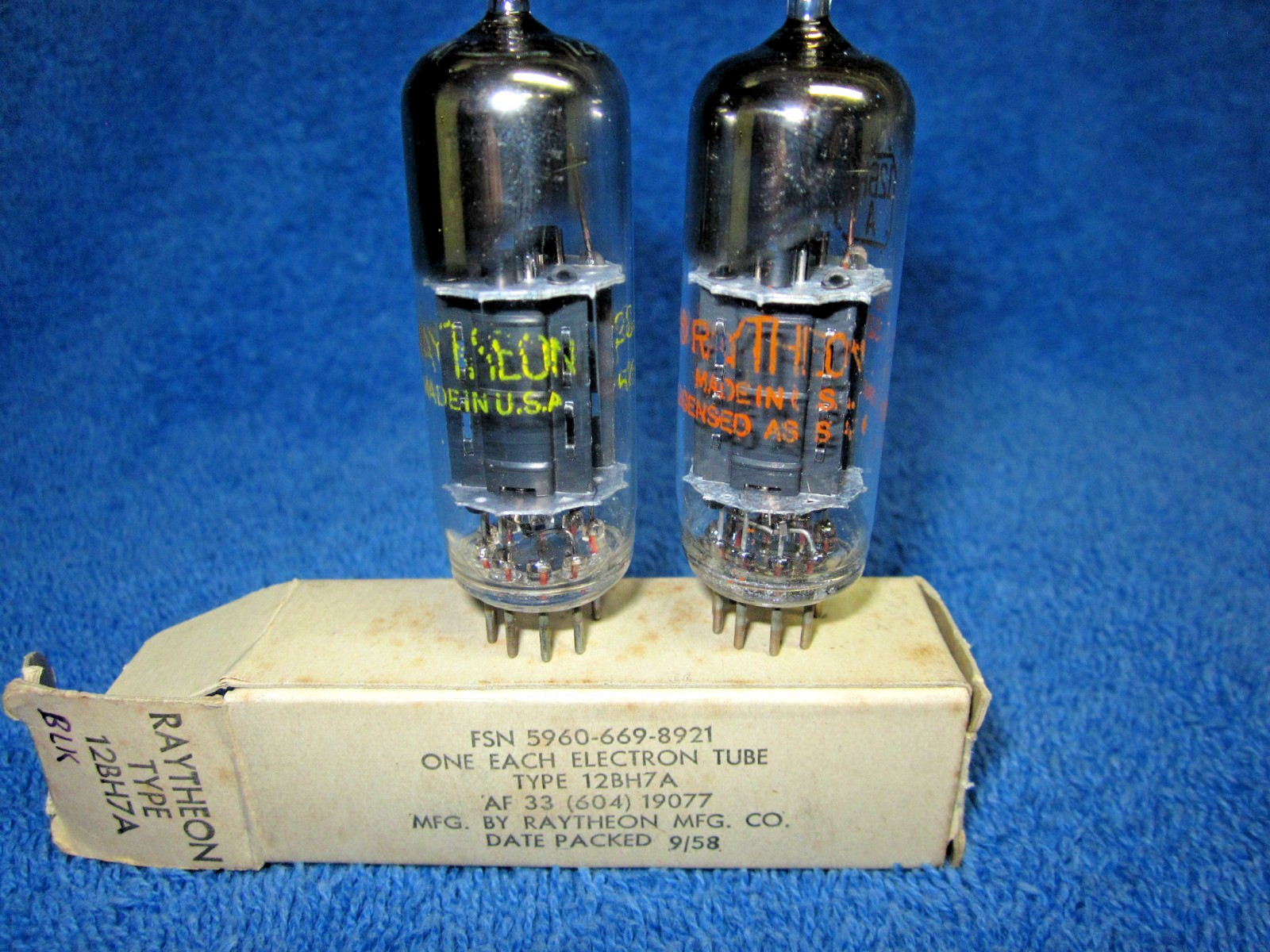 MATCHED PAIR Raytheon 12BH7A BLACK Oval Plate Tube 12BH7