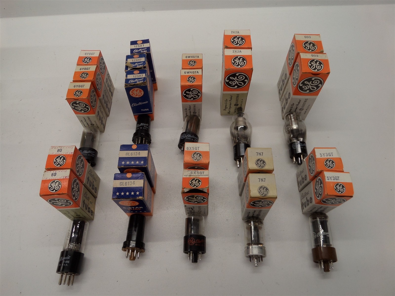 Mixed Lot Of 85 General Electric 12AU6 5Y3GT 6X5GT Electron Tubes