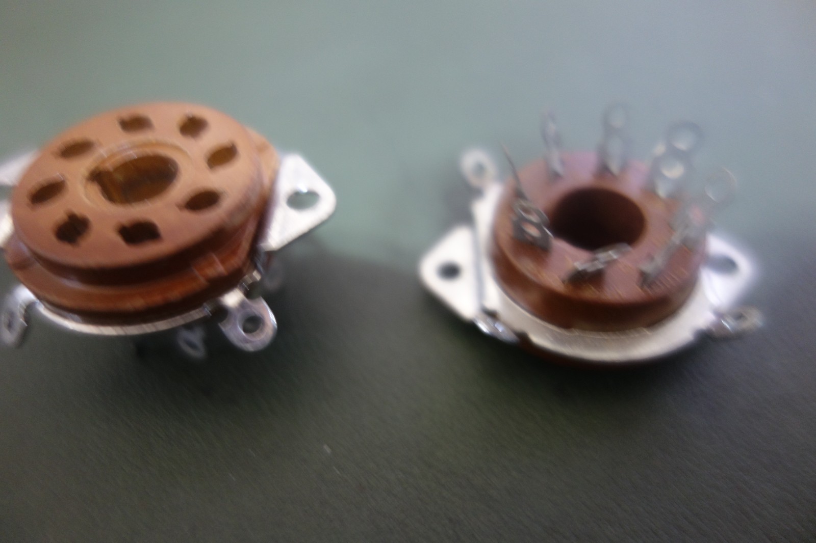 2 Ea Cinch USA 1 1/4″ 8 Pin Octal Sockets Brown