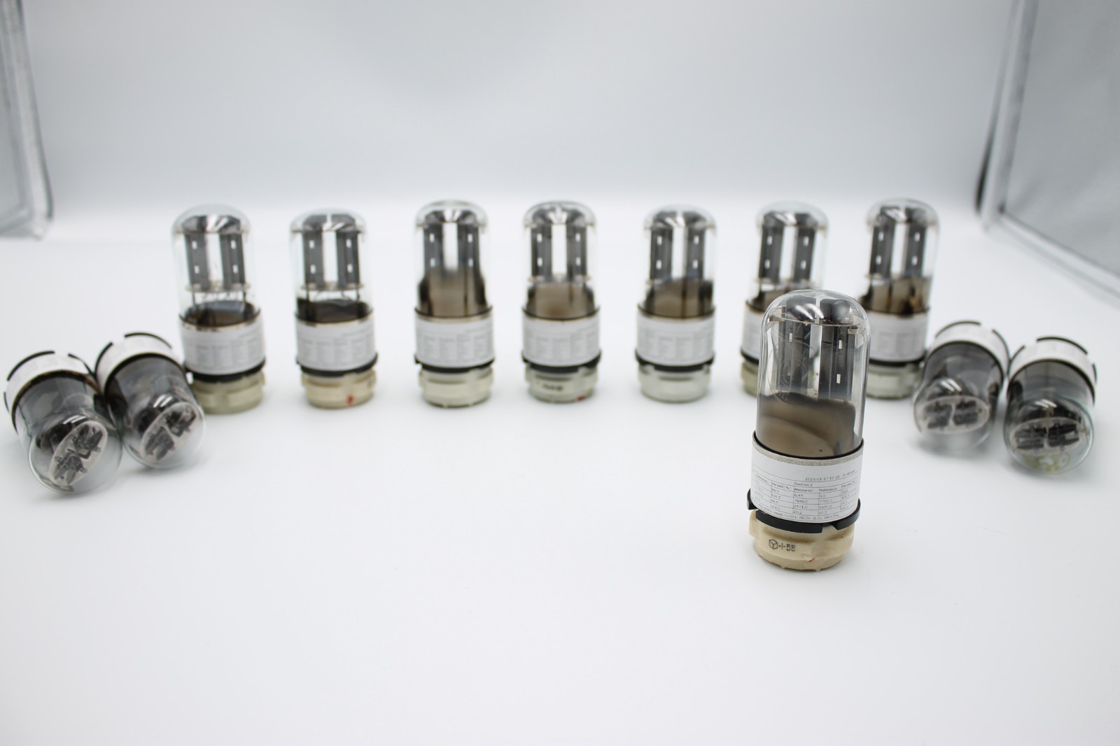 1 PCS 6N8S / 6N8S / 6SN7 / 1578 / ECC32. MELZ. Metal Base. Etracer Tested.