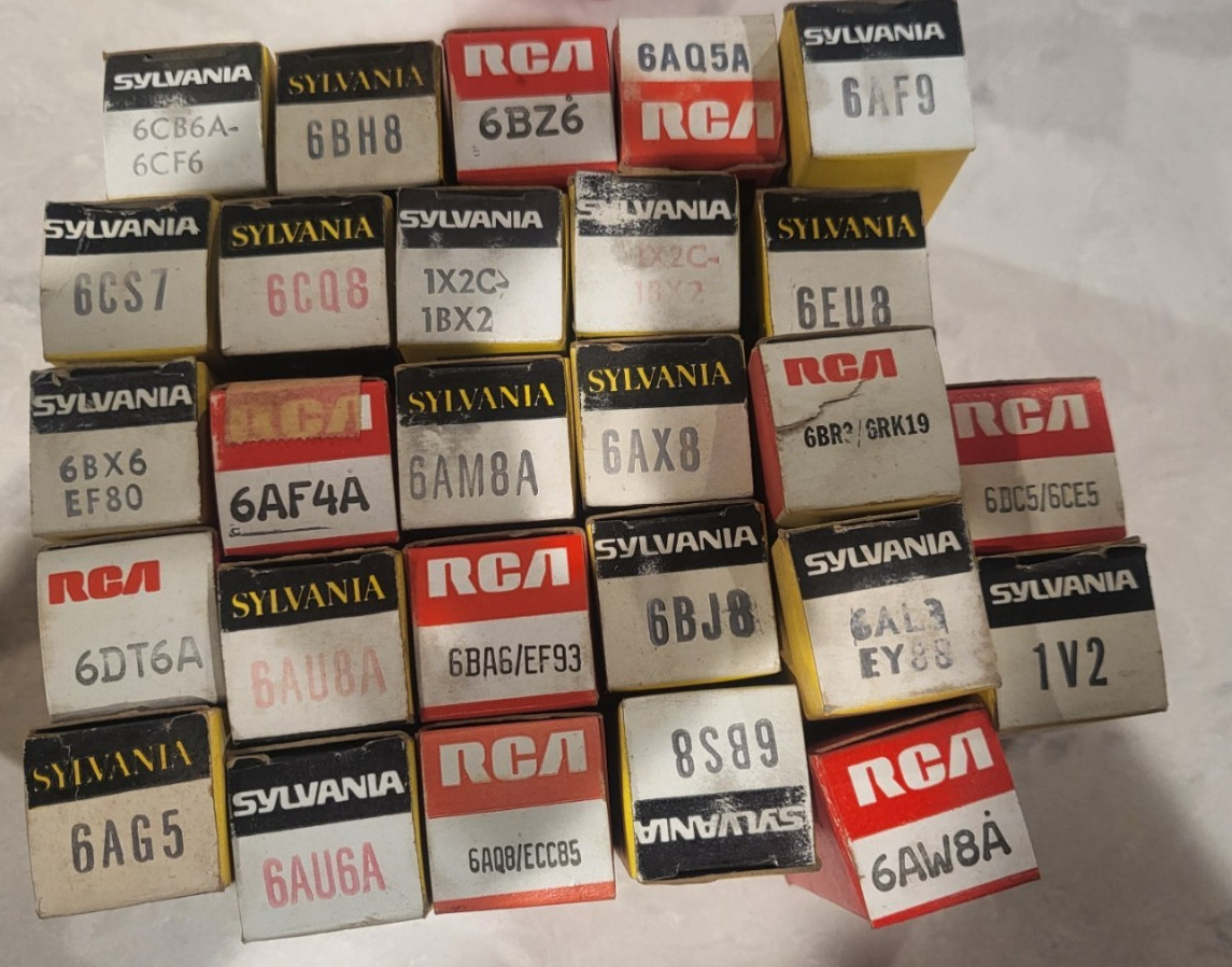 Lot of more than 20 Vacuum Tubes – RCA, Zenith, Philco, Amiral, CBS. Untested