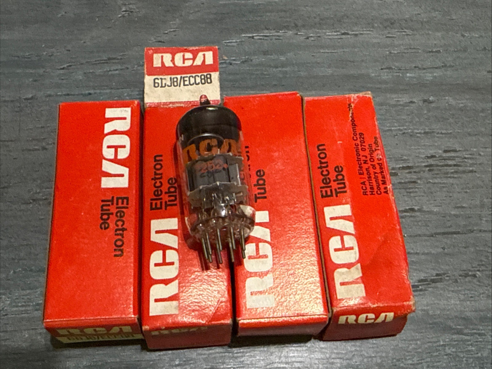 6DJ8/ECC88 Gt Britain RCA Vacuum Tube