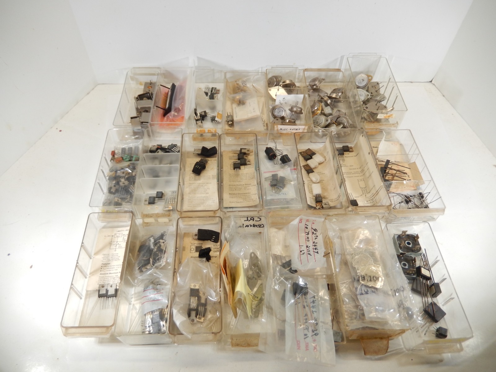 HUGE VINTAGE ELECTRONIC PARTS & VACUUM TUBE COLLECTION AS IS