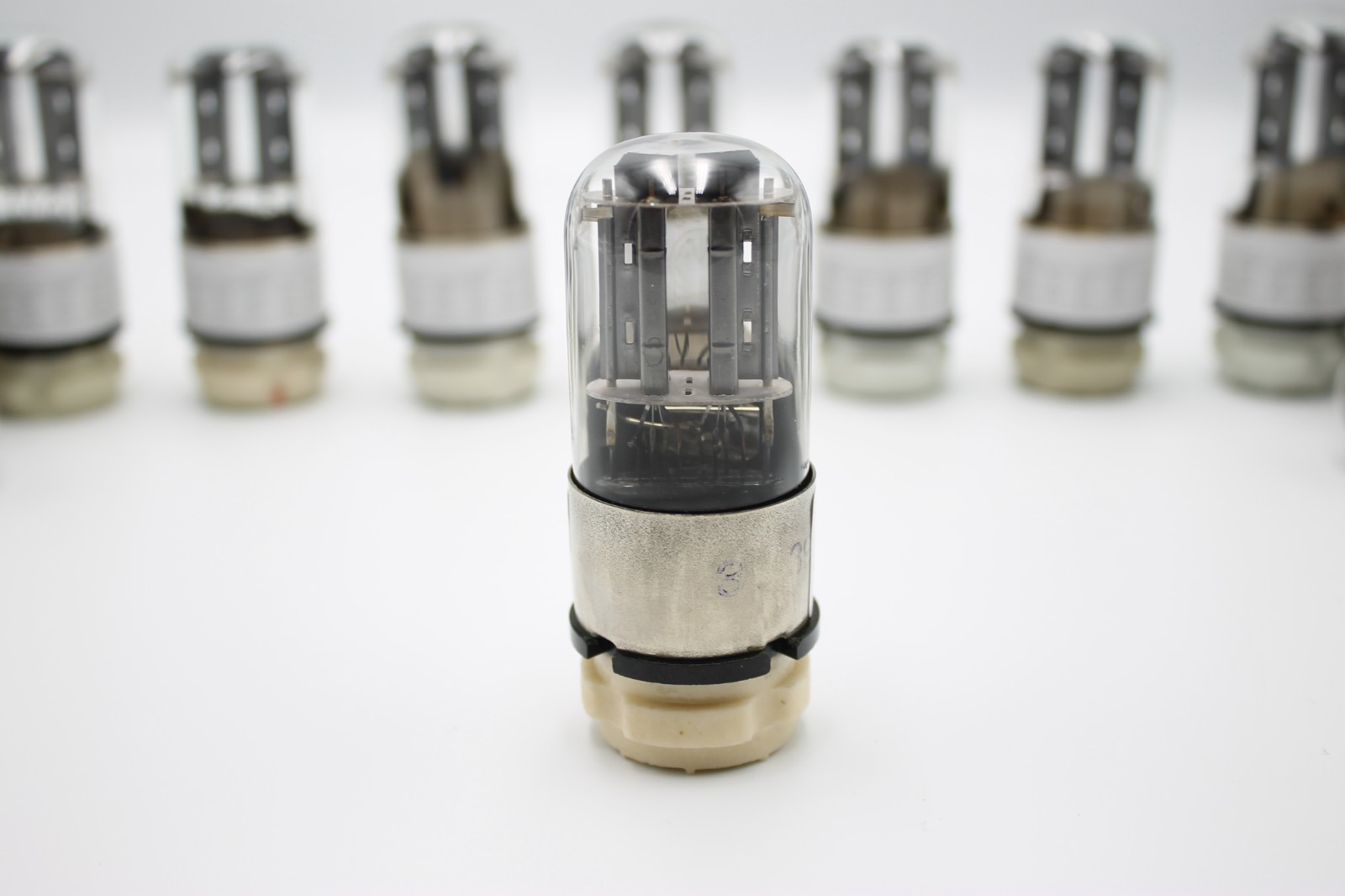 1 PCS 6N8S / 6N8S / 6SN7 / 1578 / ECC32. MELZ. Metal Base. Etracer Tested.