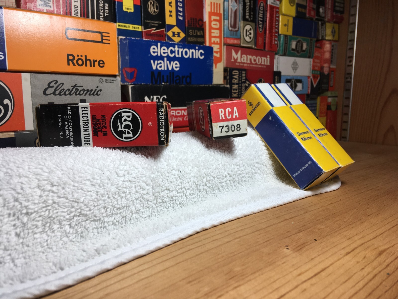2x SameCodeOEBox SiemensGermany Gϕ1=5D GoldPin E188CC 7308 /Grail E88CC 6922 CCa