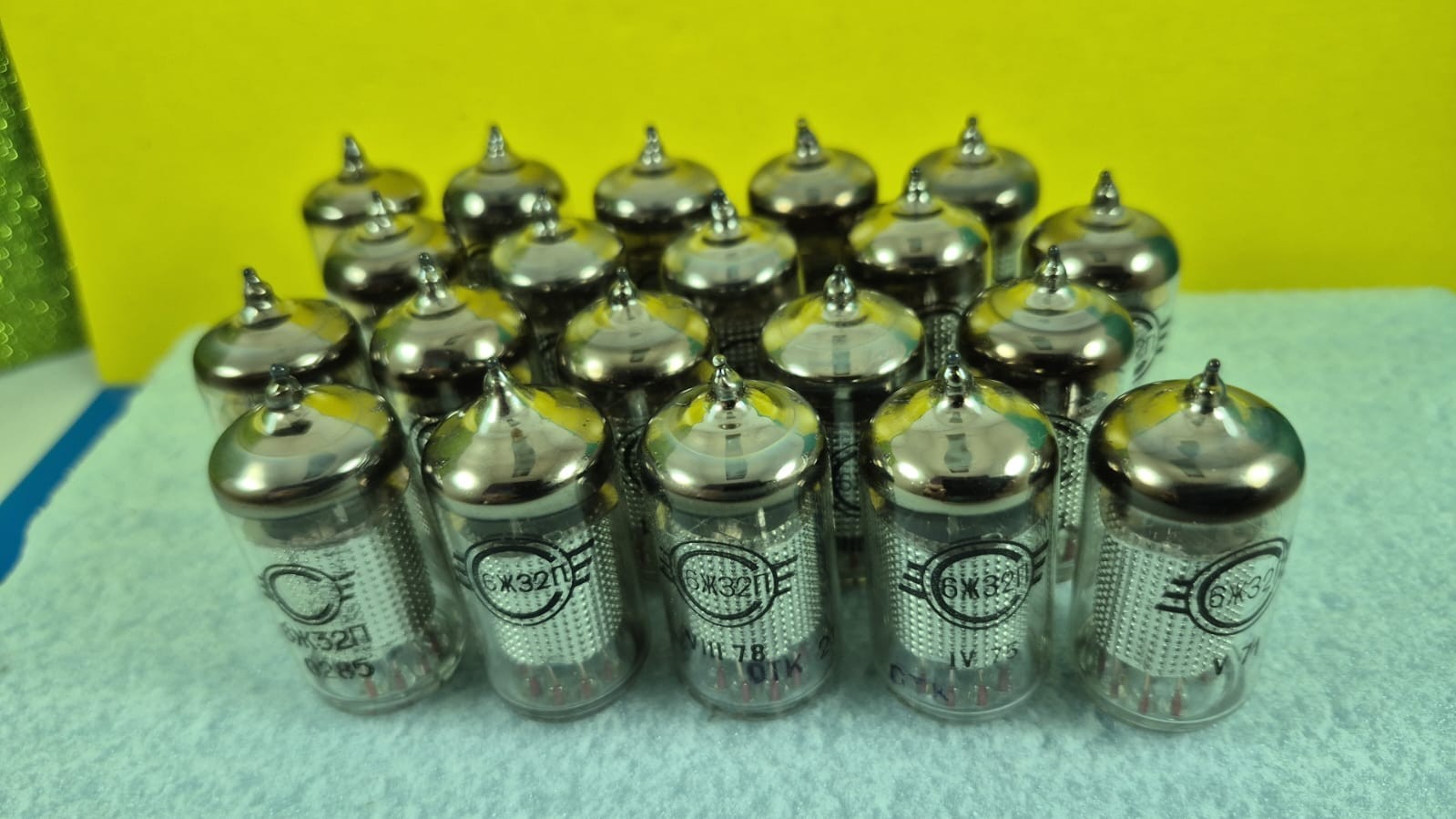 25 pcs 6J32P/EF86 /EF806/6BK8 Svetlana Tubes New