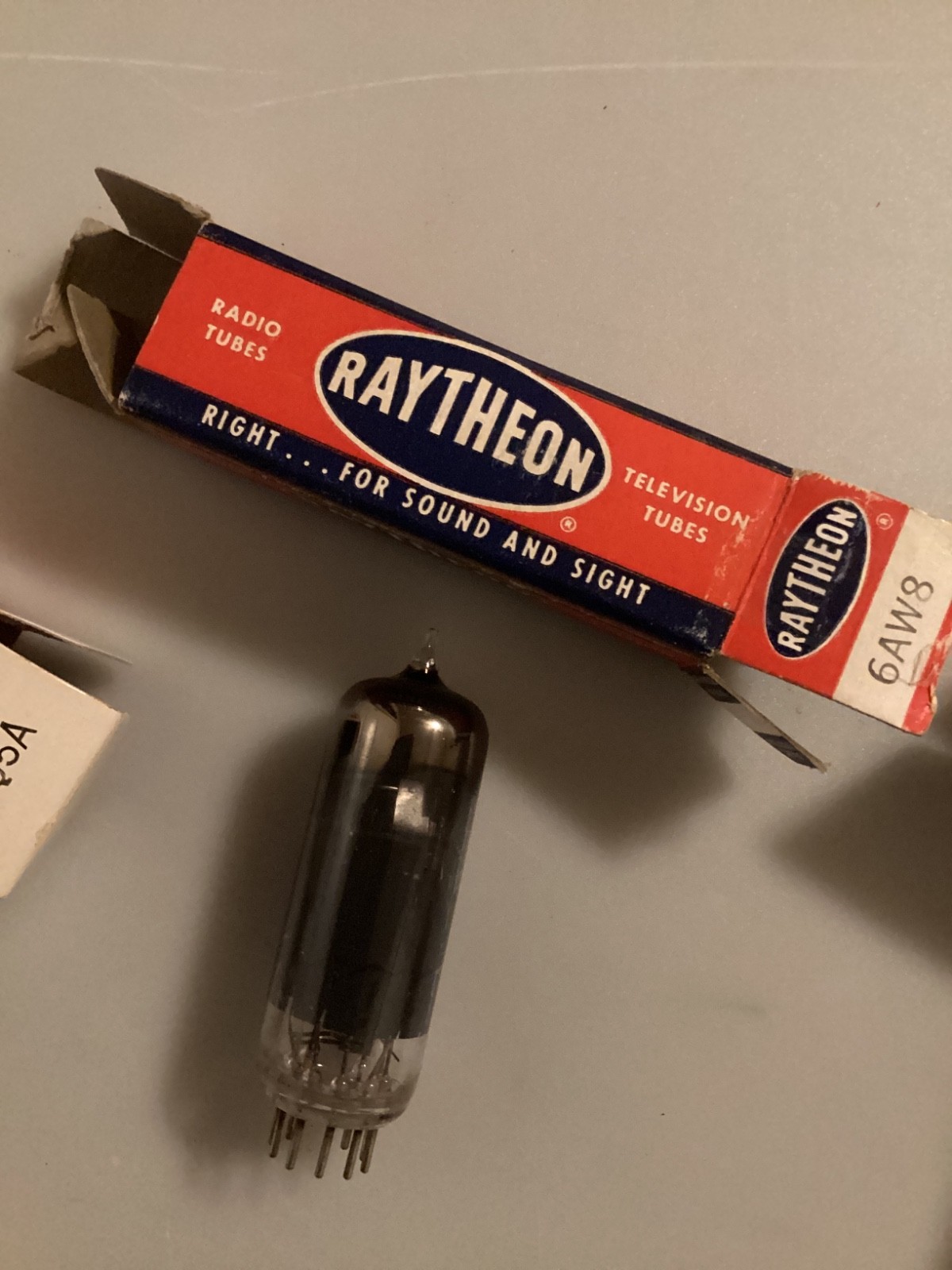 LOT SEVEN (7) VINTAGE VACUUM TUBES SIX WITH BOXES, RCA, WESTINGHOUSE, RAYTHEON