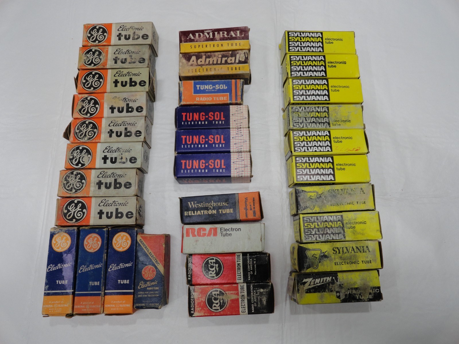Vintage Vacuum Tube lot of 32 +RCA Tubes Westinghouse, GE, Tung-Sol, Sylvania.