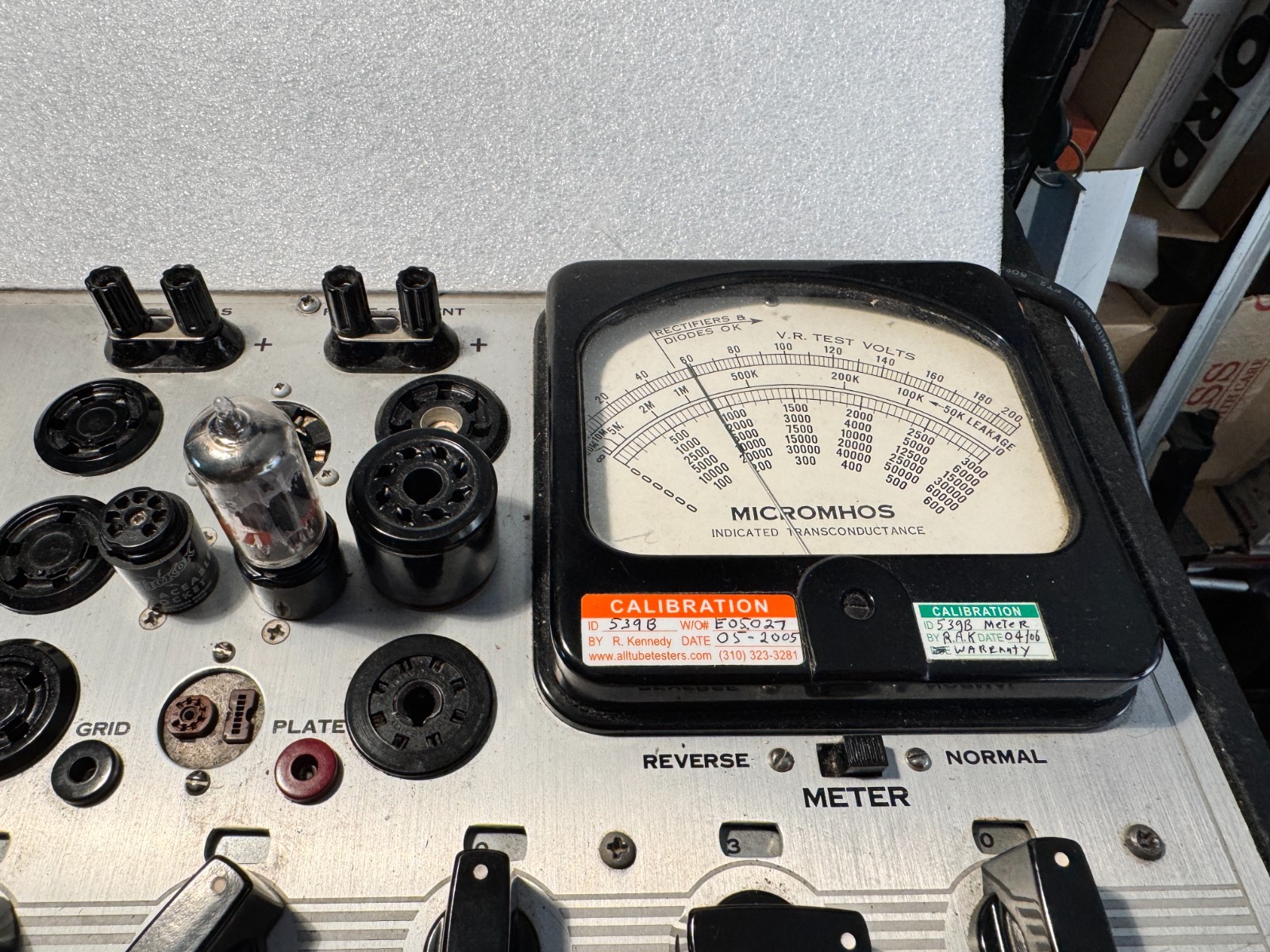 RCA 12AX7A /ECC83 15mm Long Ribbed Gray Plate. Halo Getter. Tests Strong (M)
