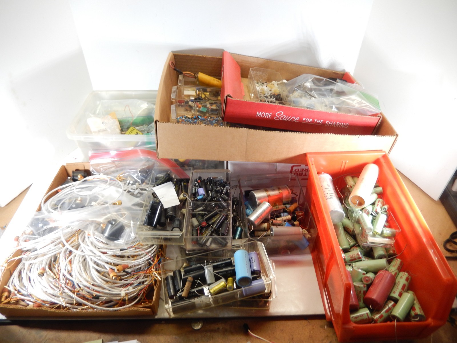 HUGE VINTAGE ELECTRONIC PARTS & VACUUM TUBE COLLECTION AS IS