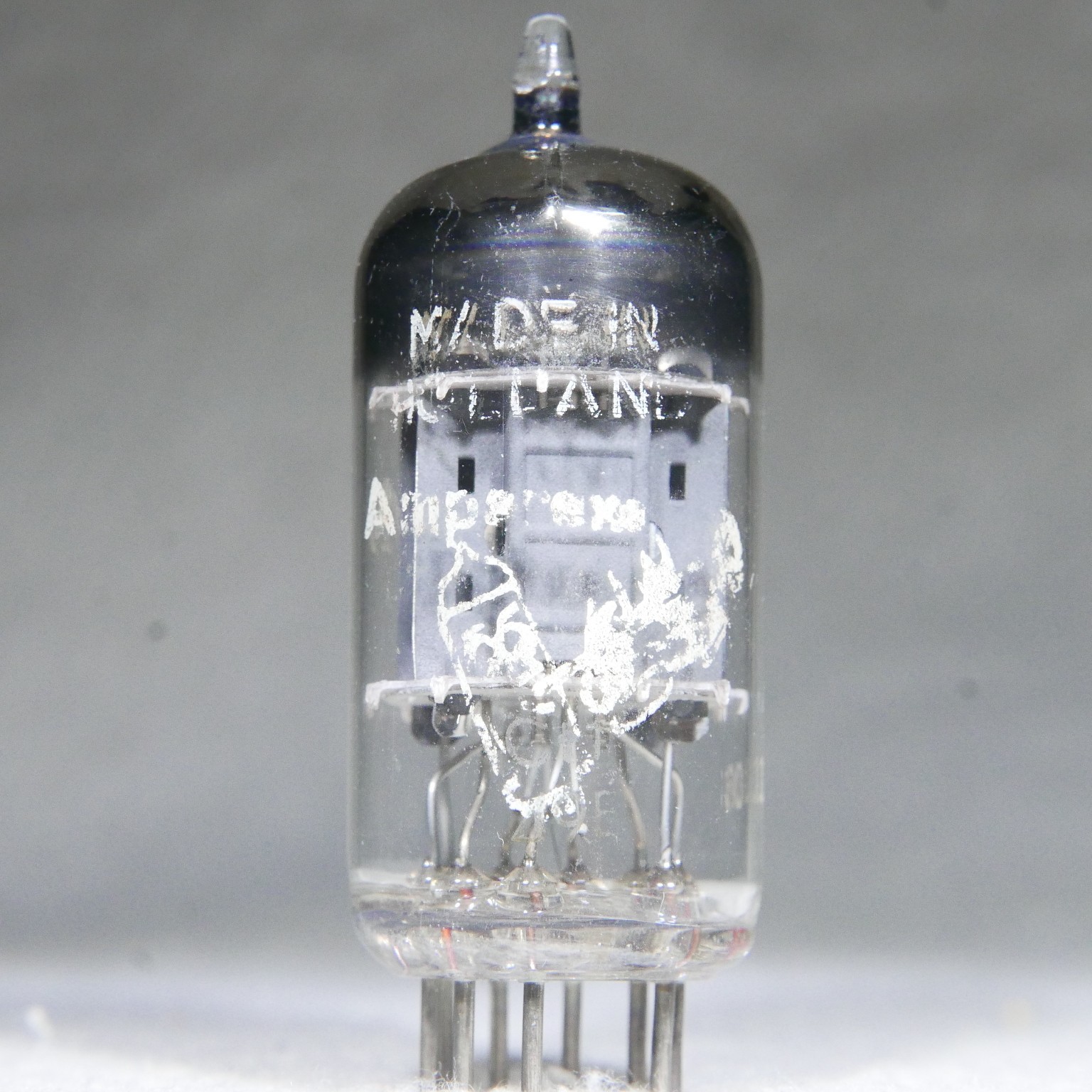 Amperex Bugle Boy 7316/ECC186 Short Plate O-Getter Made in Holland 1959 Strong